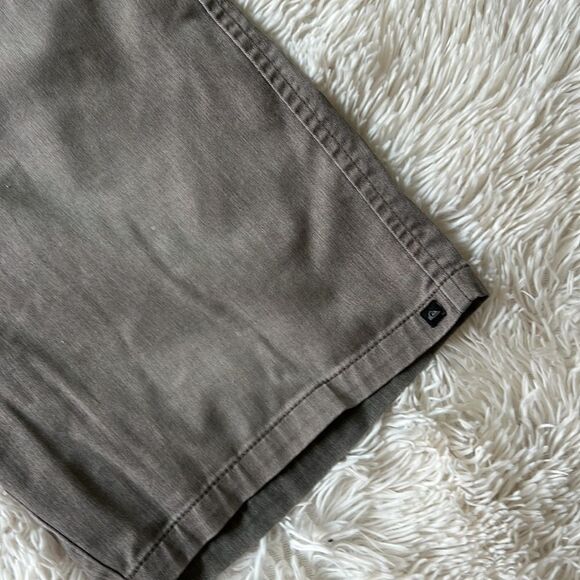 Quiksilver Gray Flat Front Chino Shorts Size 30 - Picture 3 of 4